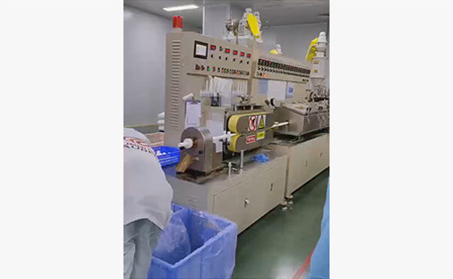 การทำงานเป็นทีมในห้องปฏิบัติการคลีนรูม